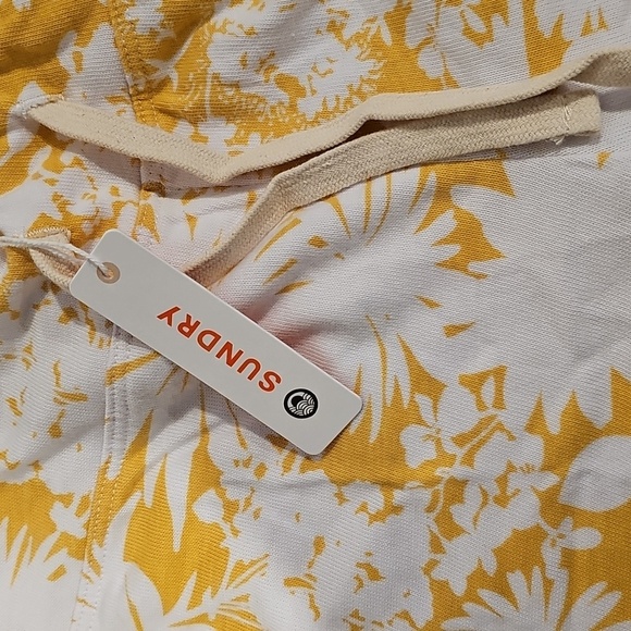 Sundry Floral Print Cut Off Shorts Size 1 Small Mustars & White - Picture 2 of 8